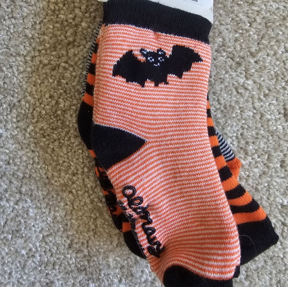 Kids Socks Old Navy 2 packs 6 pairs
3 pairs 18 - 24 months
3pairs 0-3 months - Picture 3 of 16